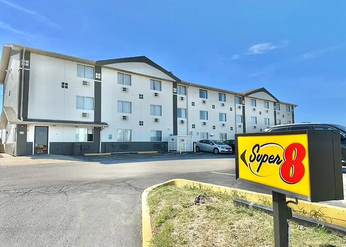 Super 8 By Wyndham Bloomington