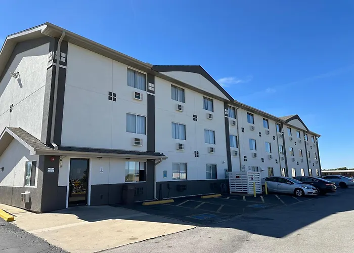 Super 8 By Wyndham Bloomington
