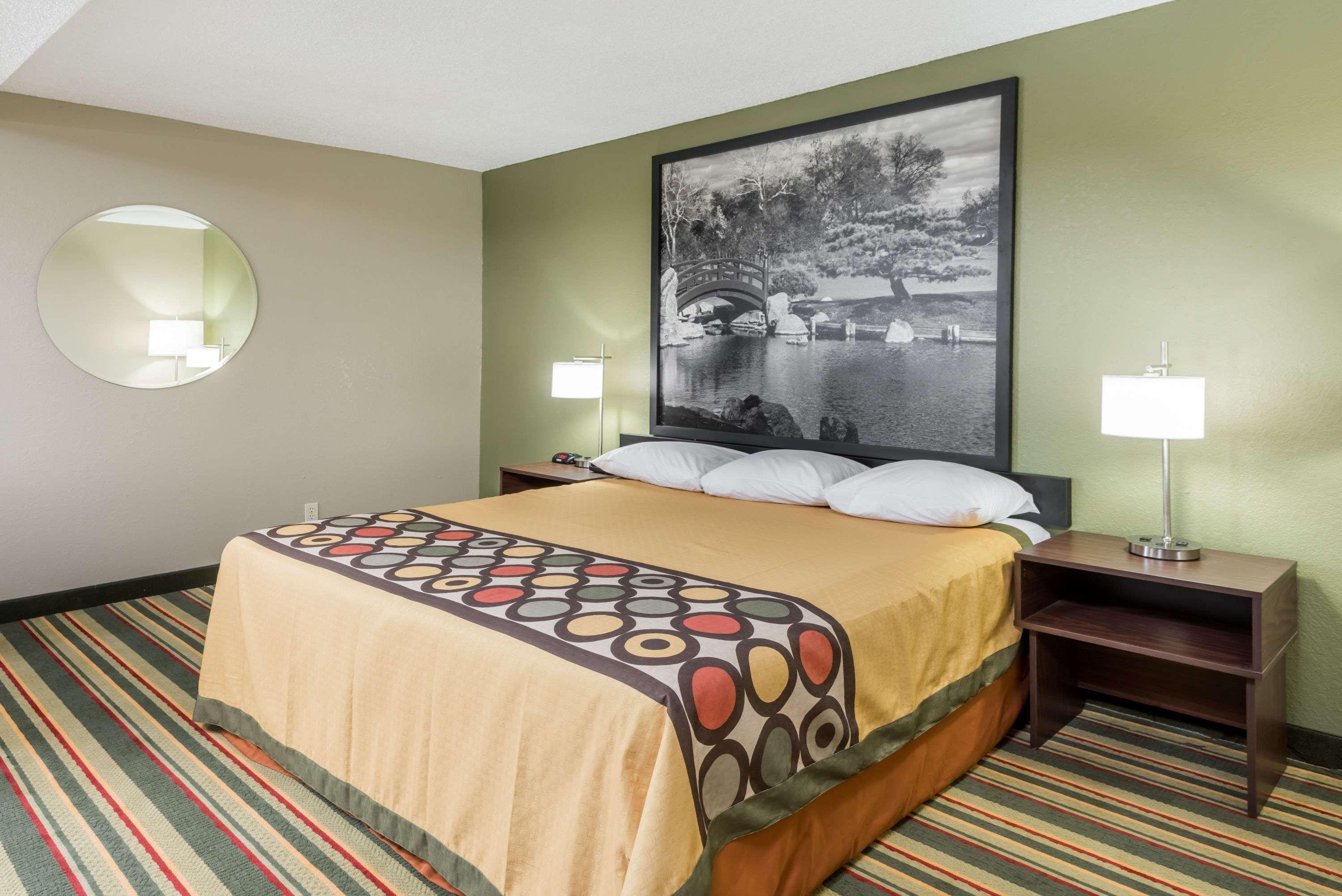 Super 8 By Wyndham Hotel