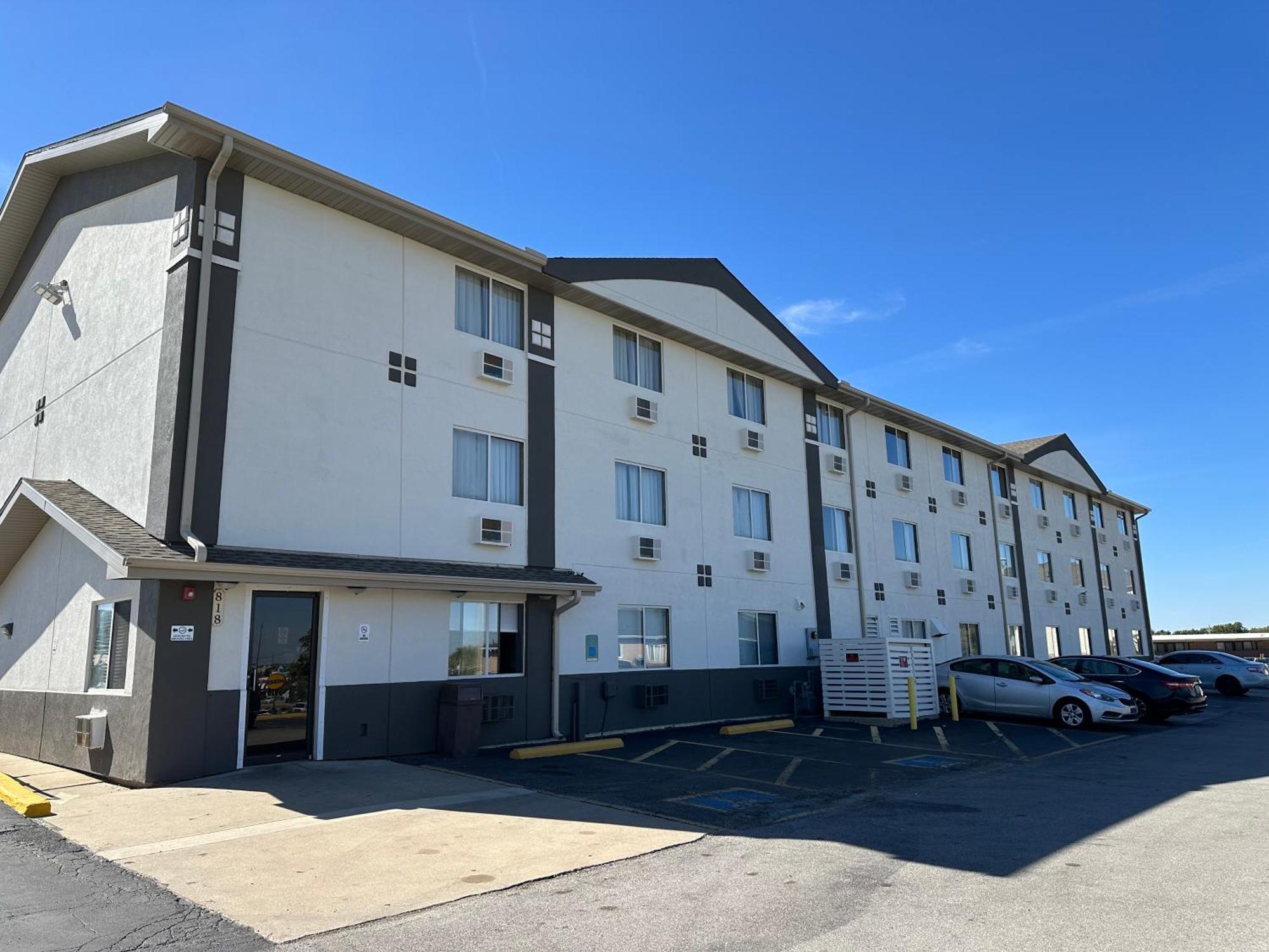 Super 8 By Wyndham Hotel Bloomington