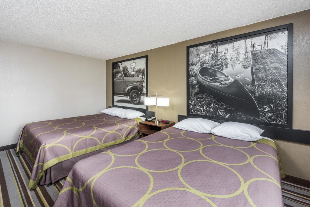 Super 8 By Wyndham Hotel Bloomington